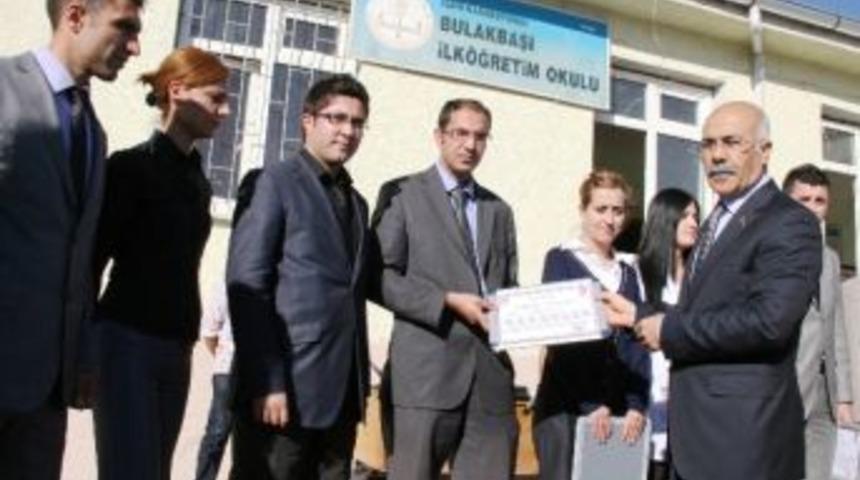 Ter&ouml;ristlerin Ka&ccedil;ırdığı &Ouml;ğretmenlere Başarı Belgesi