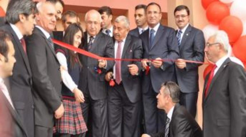 Cemil &Ccedil;i&ccedil;ek: Bir Siyaset&ccedil;i Bulup, Bir Yere Kapağı Atma D&ouml;nemi Geride Kaldı