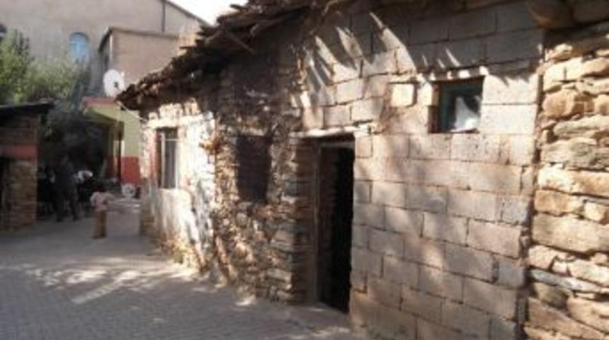 Evi Olmadığı I&ccedil;in Sağlık Ocağına Taşınan Şehit Ailesi I&ccedil;in Kampanya Başlatıldı