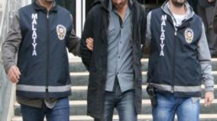 57 Su&ccedil; Kaydı Bulunan 22 Yaşındaki Gen&ccedil; Hırsızlık Ş&uuml;phesiyle Yakalandı