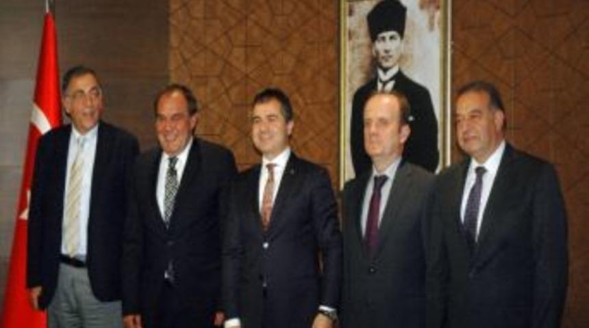 Gen&ccedil;lik Ve Spor Bakanı Kılı&ccedil;, Tff Başkanı Demir&ouml;ren Ve Beraberindeki Heyeti Kabul Etti