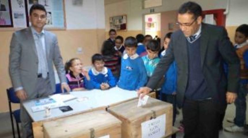 H&uuml;rriyet İlk&ouml;ğretim Okulu&rsquo;nda Se&ccedil;im Heyecanı