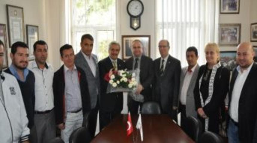 Manisa Ak Parti&rsquo;den Kızılay&rsquo;a Ziyaret