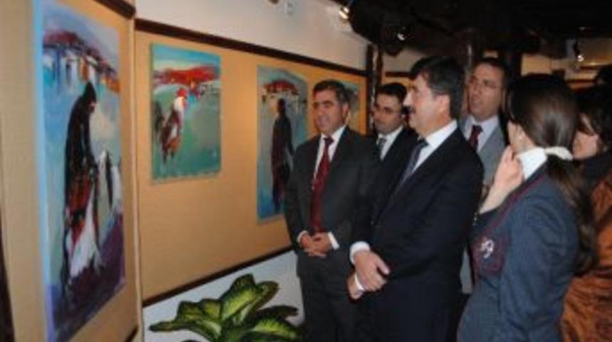 Horozun Zamanlamasını, Ke&ccedil;inin İnadını Resmetti