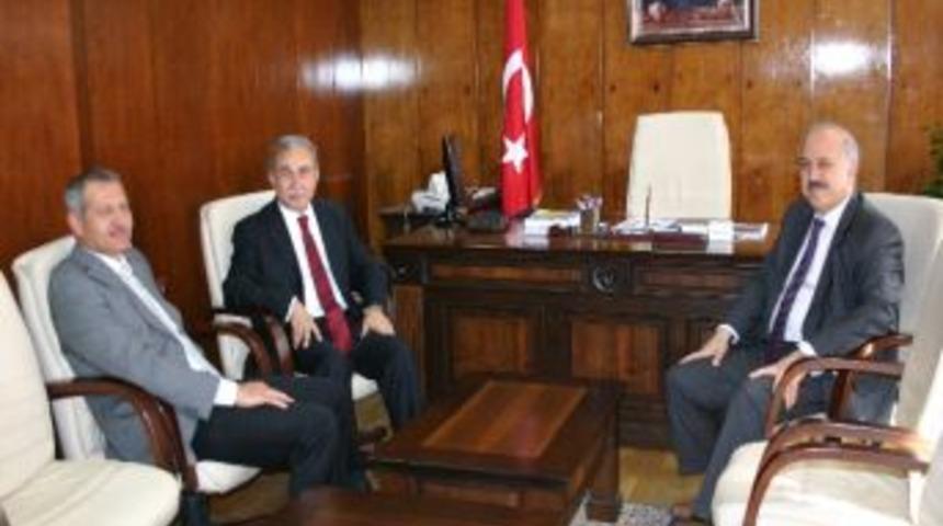 Yeni Kaymakam&rsquo;a Vali B&uuml;y&uuml;k Ve Başkan Dişli&rsquo;den Anlamlı Ziyaret