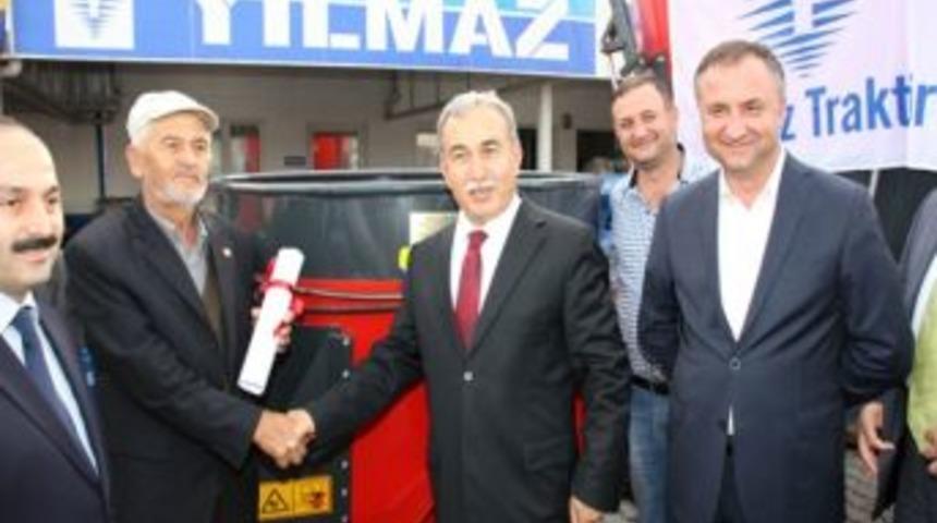 Kırsal Kalkınma Yatırım Projesi Kapsamında Sakarya&rsquo;da Makine Ve Ekipman Teslim T&ouml;reni Yapıldı