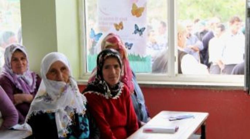 Teknelerle Barajı Aştılar, Kadınlara Ulaştılar