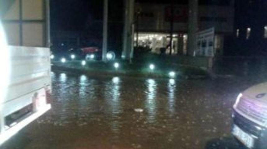 Balıkesir'in Edremit İl&ccedil;esinde Sel