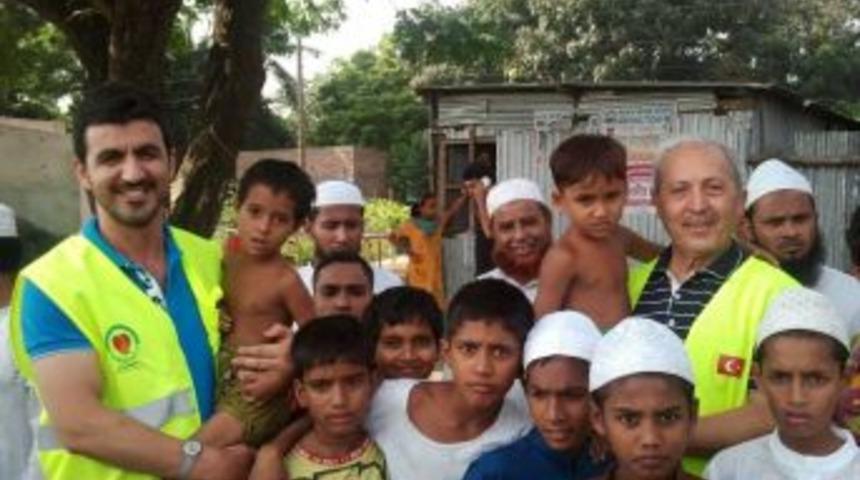 Yardımeli Derneği 30 &Uuml;lkede Kurban Dağıttı