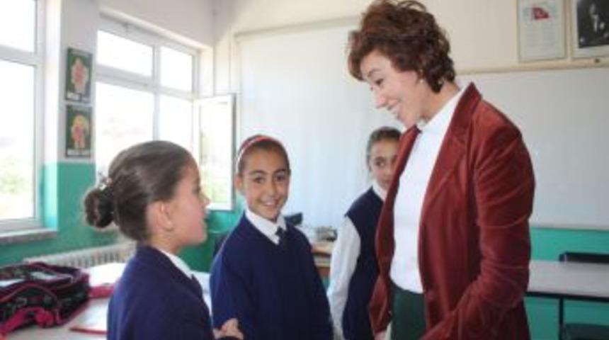 İl Milli Eğitim M&uuml;d&uuml;r&uuml; L&uuml;tfiye Deneri'den Okul Ziyareti