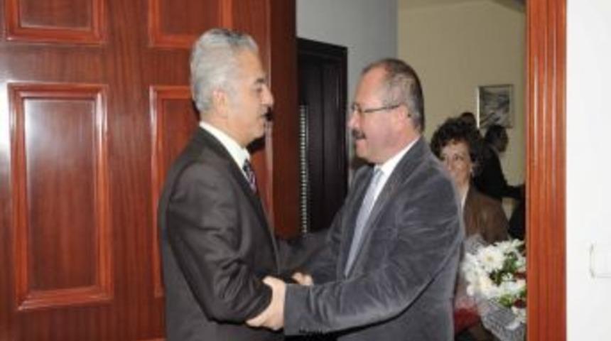 Kuşadası Belediye Başkanı Ve Meclis &Uuml;yelerinden Kaymakam Mustfa Ayhan&rsquo;a Hoşgeldin Ziyareti