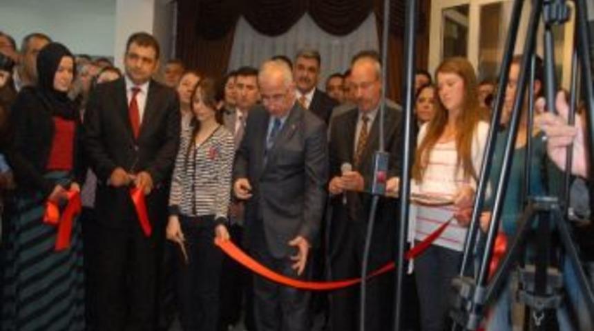 Başbakan Erdoğan Kız &Ouml;ğrenci Yurdunu Sinevizyonla A&ccedil;tı