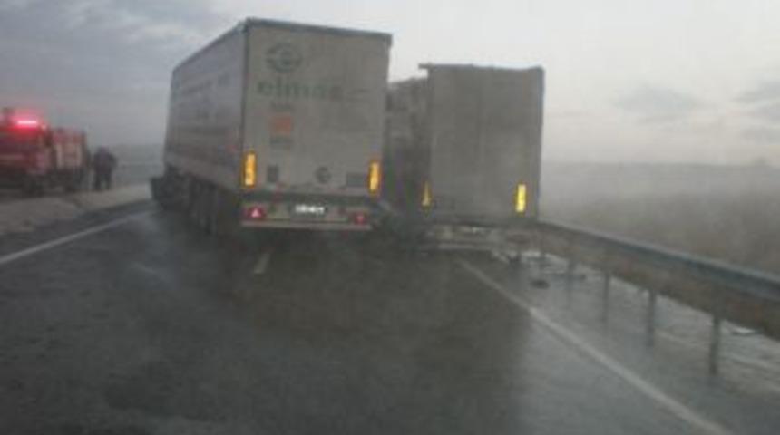 Uzunk&ouml;pr&uuml;&rsquo;de Tır Kazası: 1 Yaralı