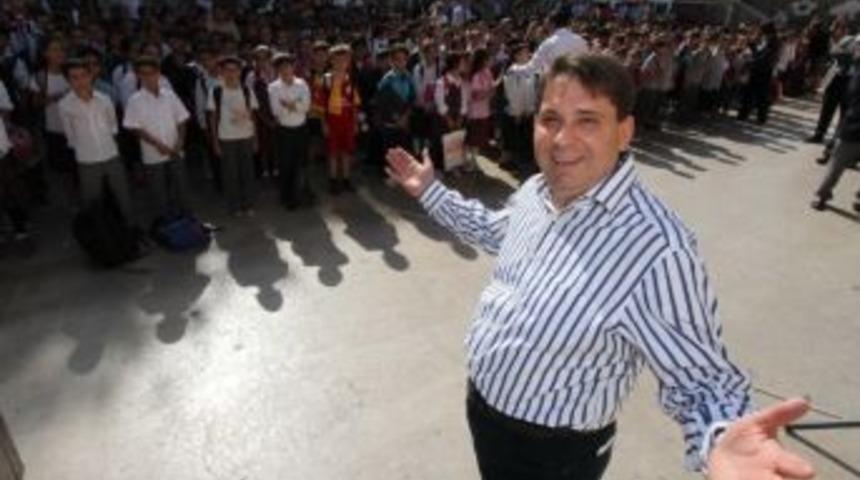 Konak Belediyesi Okullara Yardım Yapmaya Devam Ediyor