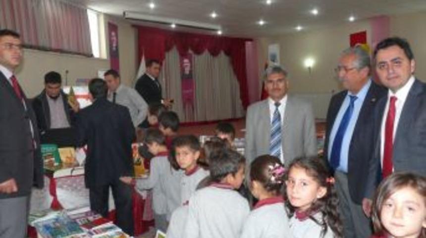 Altınyaylalı Minikler Bayram Har&ccedil;lıkları Ile 3 Bin Adet Kitap Aldı