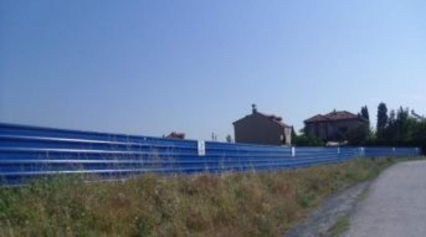 Boş Arsalar Bariyerle Kapatılıyor