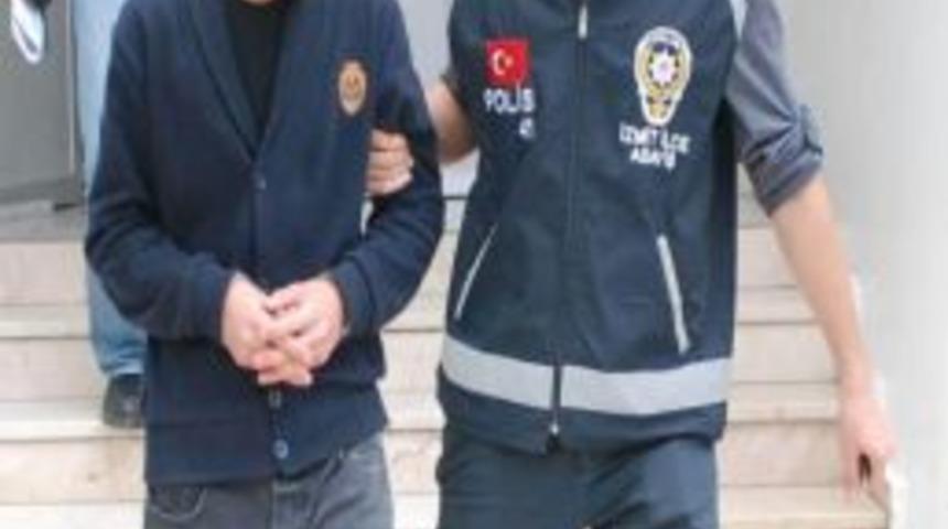 Arkadaşlarının Parasını &Ccedil;aldı