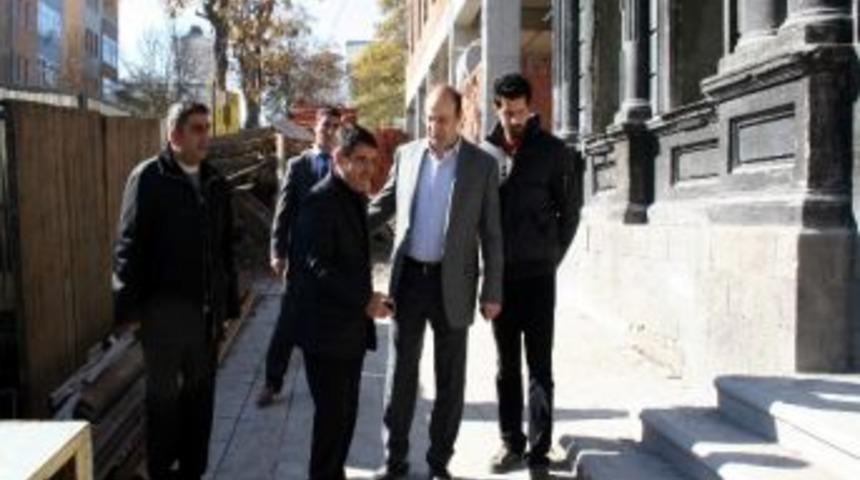 &Ccedil;evre Ve Şehircilik Bakanlığı M&uuml;steşar Yardımcısı Kaptan, Kars&rsquo;ta Ziyaretlerde Bulundu