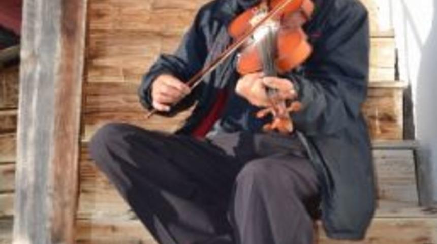 Her G&uuml;n&uuml; Kemanıyla Karşılıyor