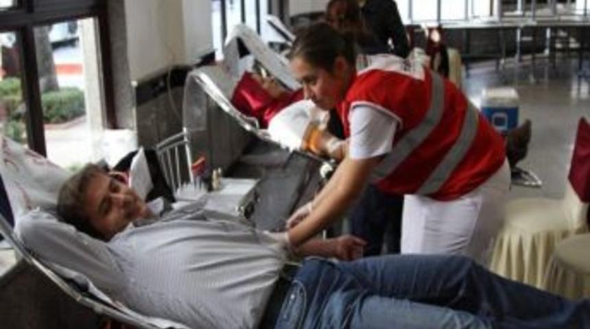 Karam&uuml;rselliler Kan Verdi