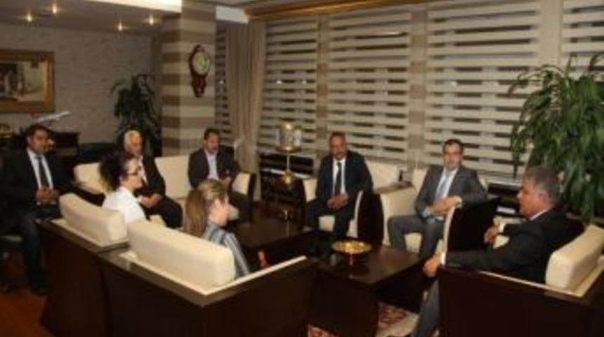 Kızılay Heyeti Ağrı'da