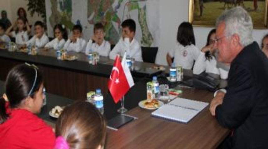 İstanbullu &Ouml;ğrencilerden Başkan Tanık&rsquo;a Ziyaret