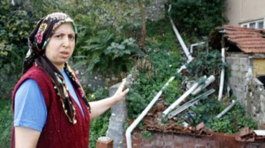 Osmangazi'de Lağım Suyu Evinden &Ccedil;ıkan Aile &Ccedil;&ouml;z&uuml;m Bekliyor