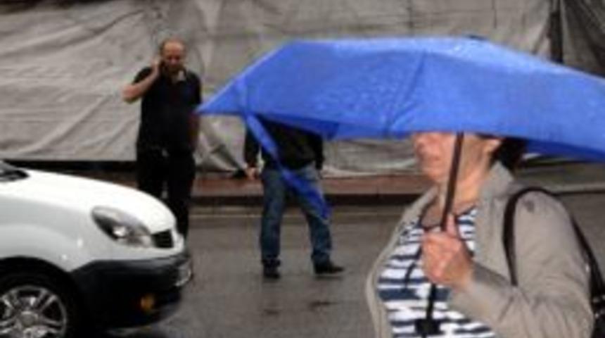 Ani Bastıran Yağmur Vatandaşları Şaşırttı