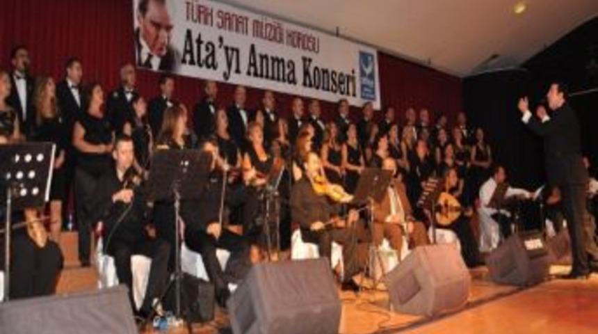 Aliağa, Atat&uuml;rk'&uuml; Sevdiği Şarkı Ve T&uuml;rk&uuml;lerle Andı