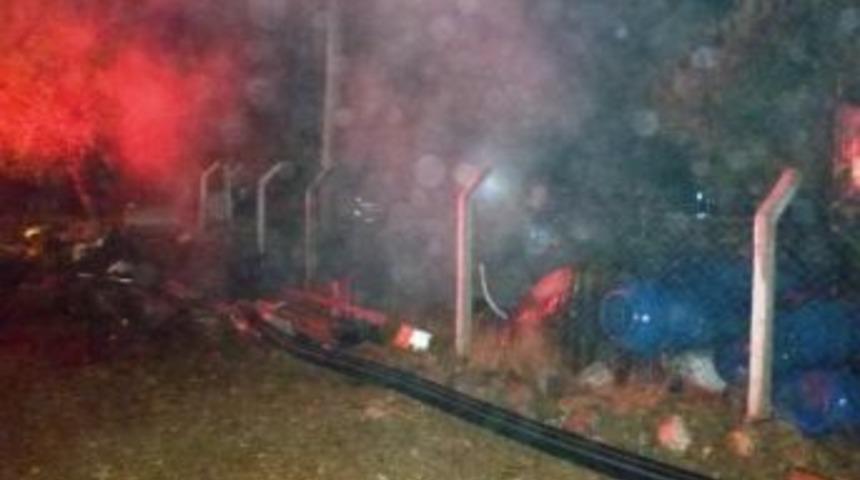 Elektrik Trafosuna Yıldırım D&uuml;şt&uuml;