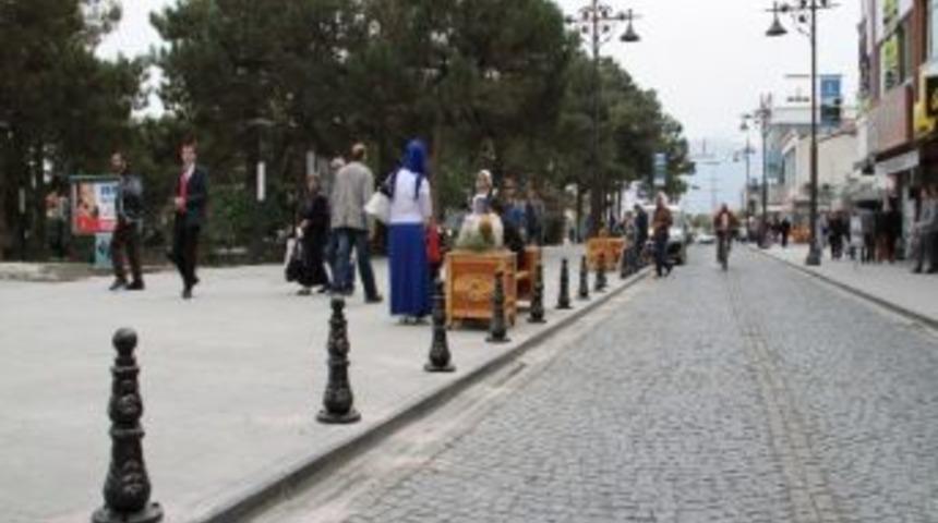Kaldırım &Uuml;zerine Park Sorunu &Ccedil;&ouml;z&uuml;ld&uuml;