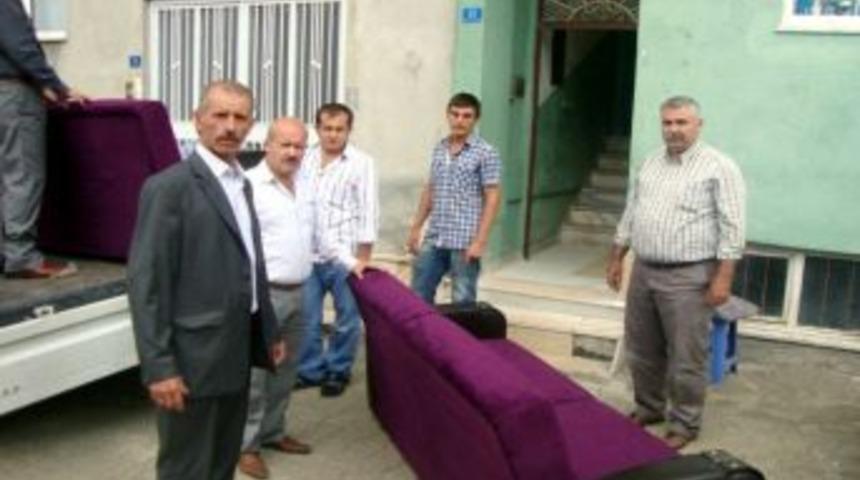 Evi Yanan Orman Iş&ccedil;isinin Eşyalarını Sendika Yeniledi