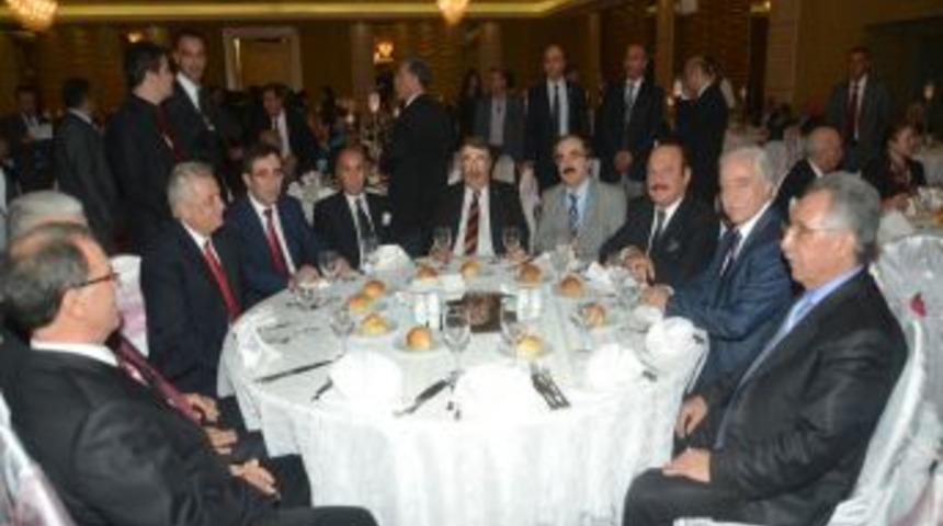 Bakan Yılmaz Şahitlik Yaptı, Aldırmaz Nikah Kıydı