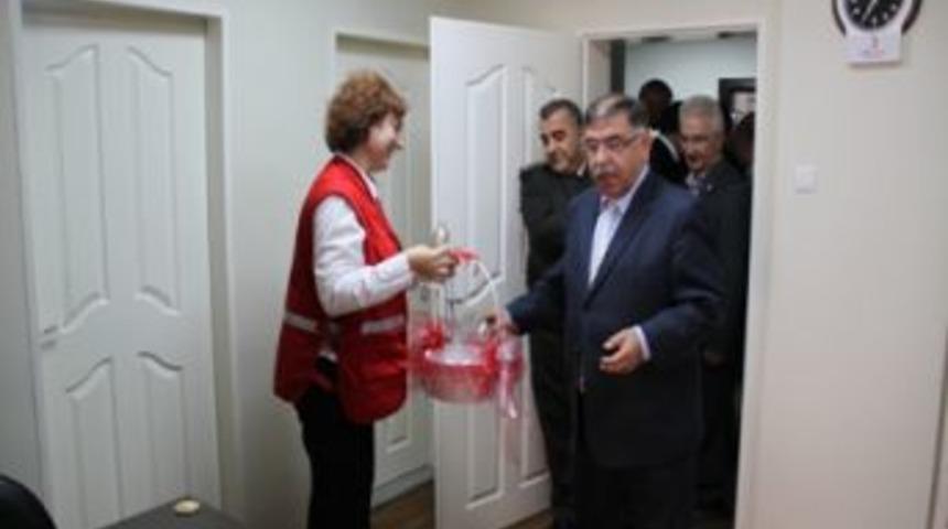 Vali Adnan Yılmaz&rsquo;dan Kızılay Haftası Ziyareti