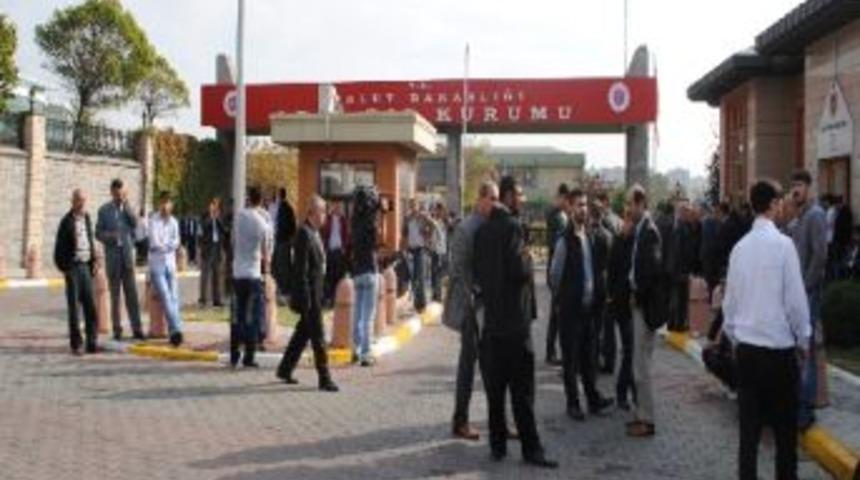 Baba Dehşetinde &Ouml;lenlerin Yakınları Adli Tıp&rsquo;a Akın Etti