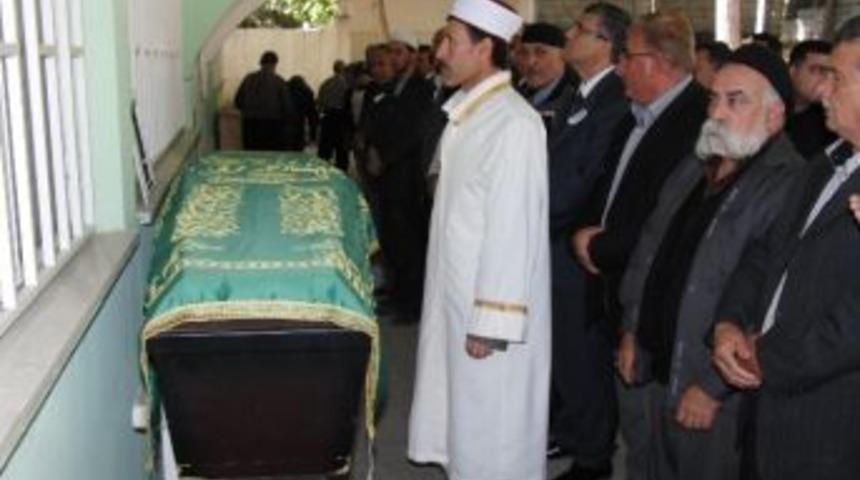 İntihar Ettiği İddia Edilen Polis Memuru Toprağa Verildi