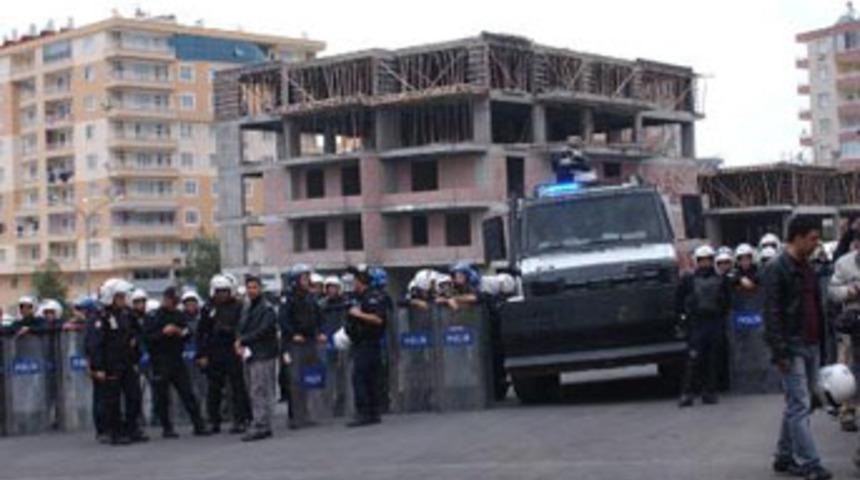 BDP'li vekiller valiliğe girmeye &ccedil;alıştı