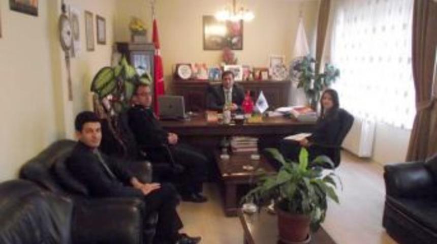 Şaphane'ye Atanan Doktorlar Belediye Başkanı Yeşildeniz'i Ziyaret Etti