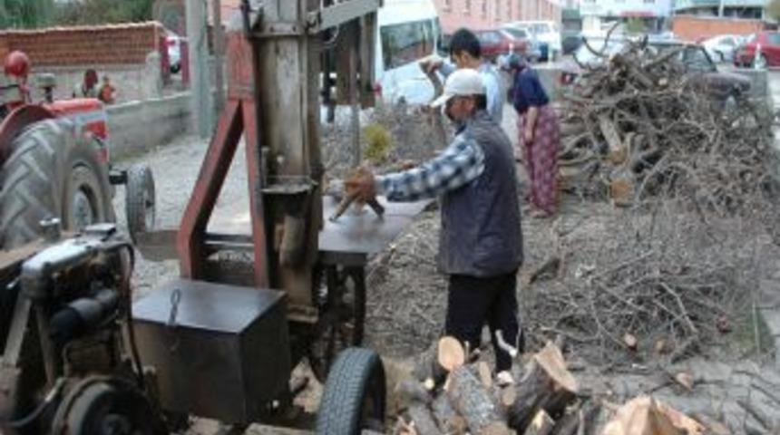 Kış Yaklaştı,seyyar Hızar Makinesine Ilgi Arttı