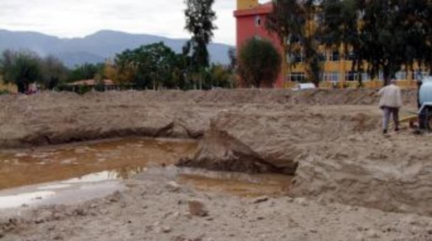 Salihli'de Fak&uuml;lte Binasının Temel Atma Aşamasına Gelindi