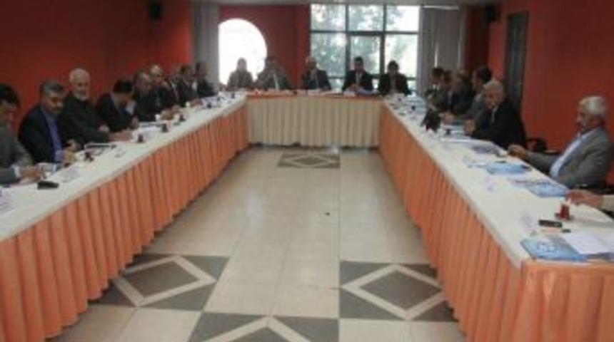 Ak Parti İl&ccedil;e Ve Belediye Başkanları Toplandı