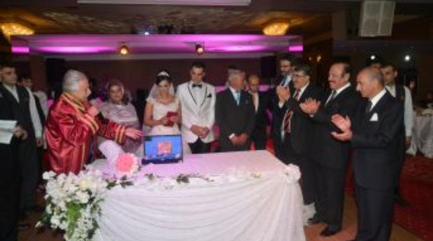 Bakan Yılmaz nikah şahidi oldu