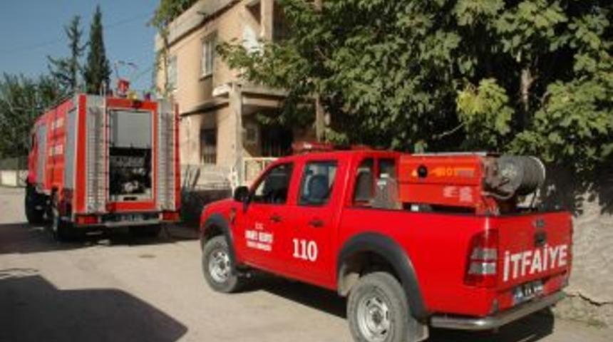 Evde &Ccedil;ıkan Yangın Maddi Hasara Neden Oldu