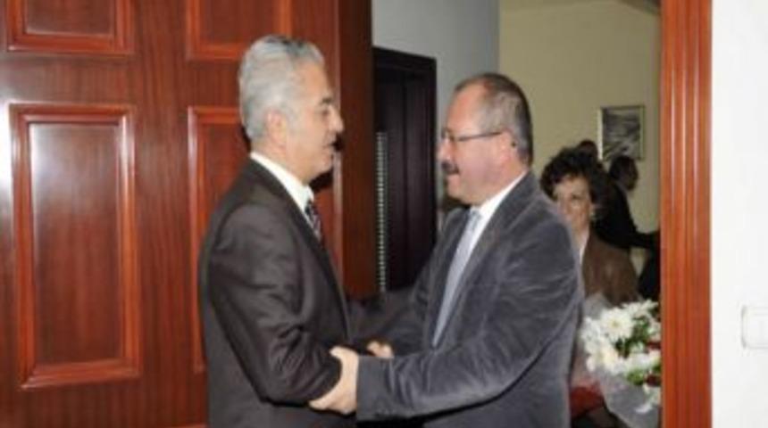 Kuşadası Belediyesi Y&ouml;netiminden Kaymakam Ayhan'a Hoşgeldin Ziyareti