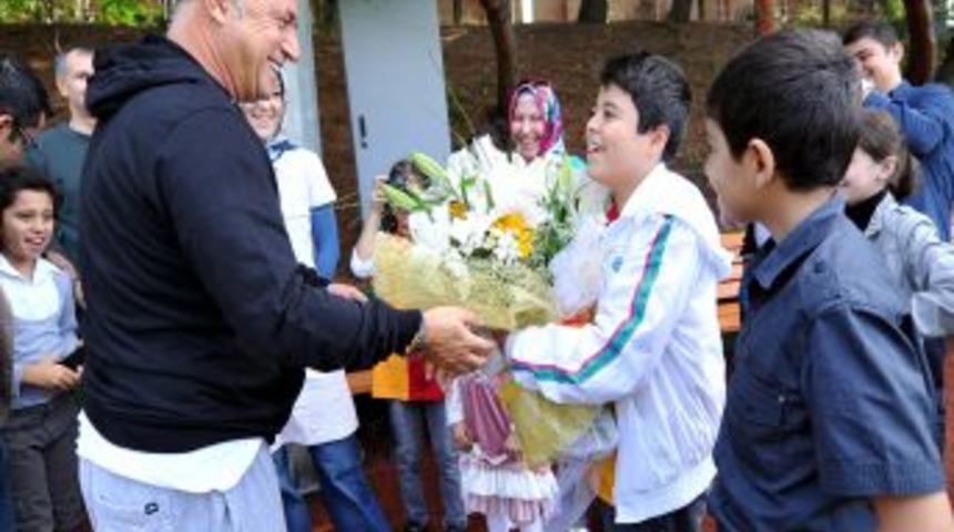 CFR Cluj Ma&ccedil;ına Hazırlanan Galatasaray'a Taraftar Morali