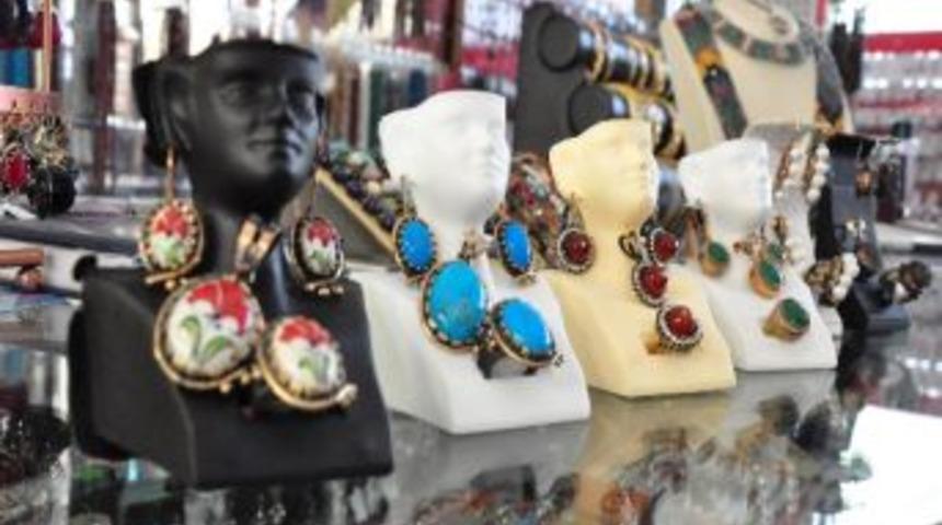 Şifayı Taş Da Arıyorlar