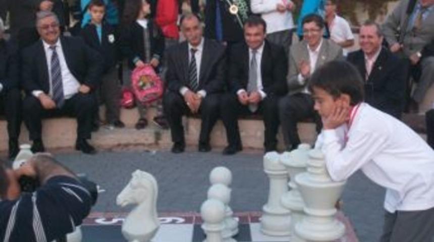 &Ouml;ğrenciler, Bah&ccedil;e Satrancı Turnuvası'nda Ter D&ouml;kt&uuml;