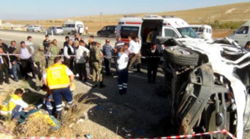 Futbol takımı kaza ge&ccedil;irdi: 1 &ouml;l&uuml;