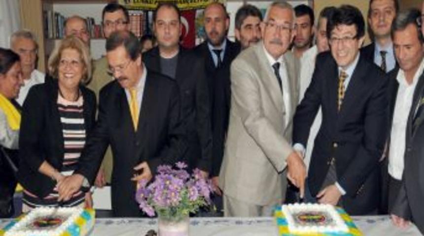 Manisa Fenerbah&ccedil;eliler Derneği Huzurevine Buzdolabı Ve Televizyon Hediye Etti