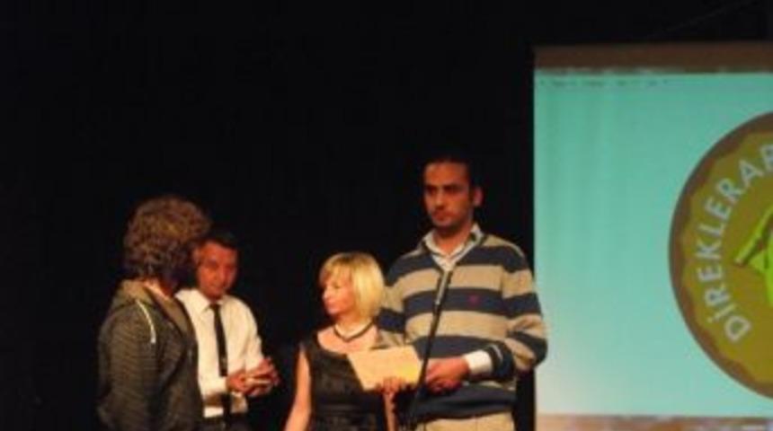 Urla Toprak Sahne Tiyarosu'na Anlamlı &Ouml;d&uuml;l